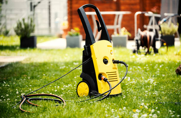 Best Animal Enclosure Cleaning  in Waterloo, IA